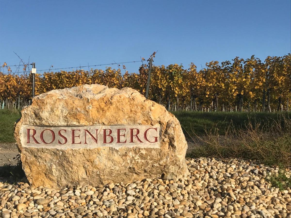 Weingut & Gastezimmer Edelmann Göttlesbrunn Exterior foto