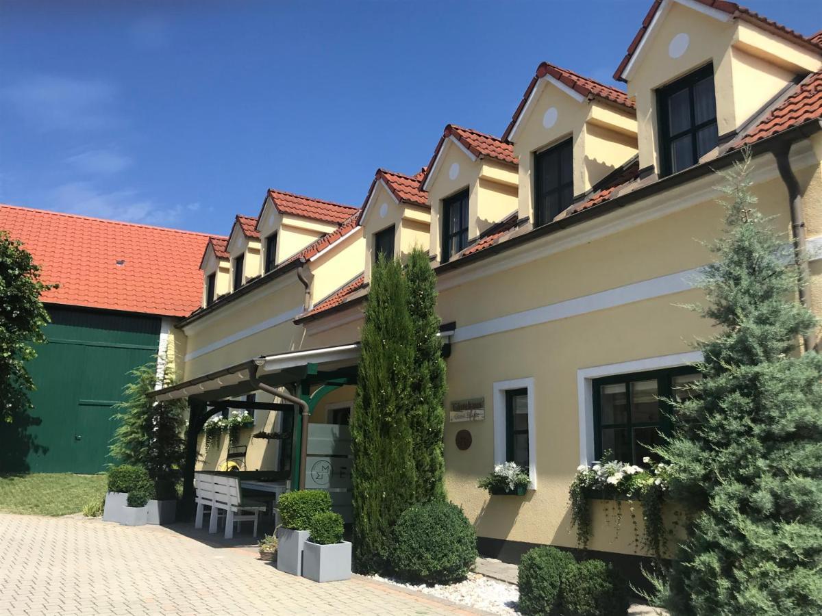 Weingut & Gastezimmer Edelmann Göttlesbrunn Exterior foto